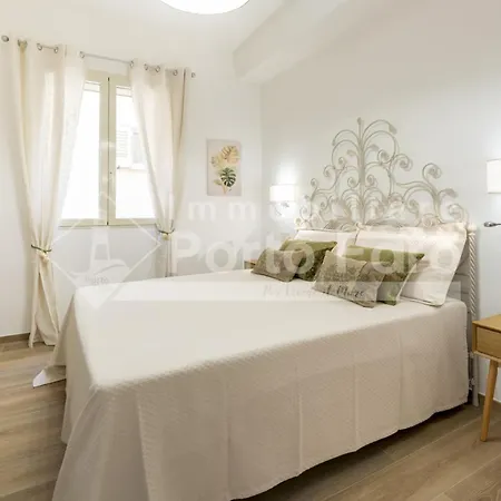 Clarissa's Charming House 아파트 *